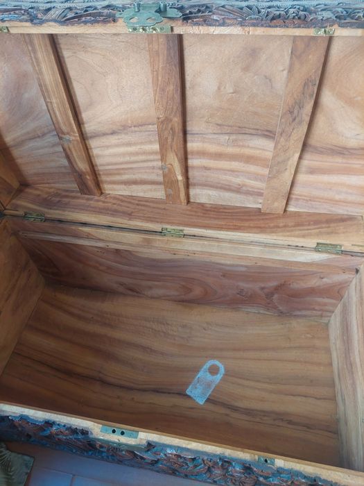 Baú como novo em perfeito estado