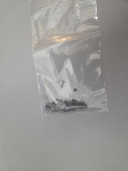 Sprzedam zestaq śrubek do Laptopa HP 250 G6