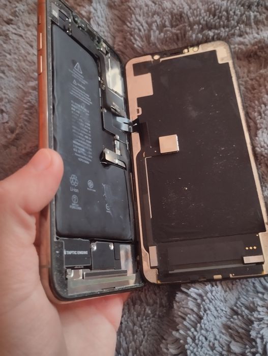 Все робоче тільки батарея і екран потрібно зробити