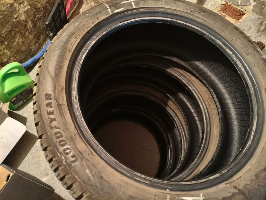 Komplet opon wielosezonowe Goodyear 215/50/17