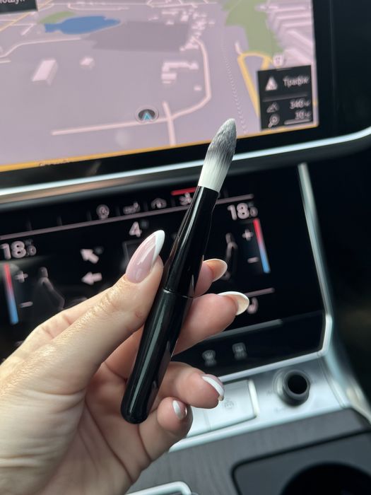 Пензлик плаский бренду YSL