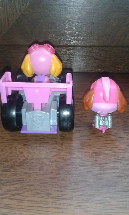 Psi Patrol Skye w samochodzie wyścigowym zabawka figurka poduszka