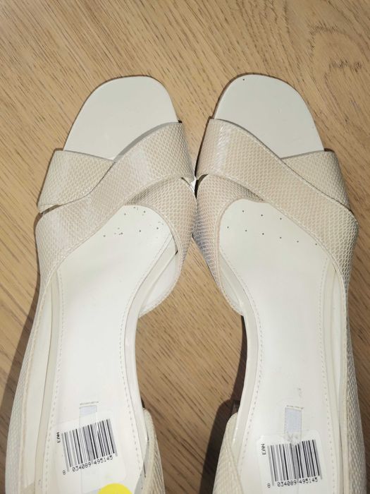 Czółenka beżowe Geox