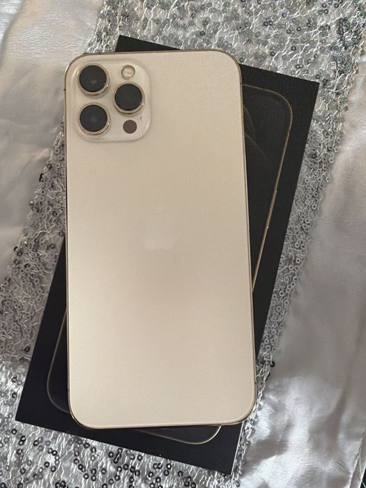 iPhone 12 Pro Max.  Złoty