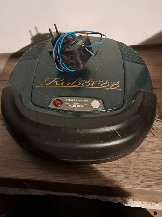 Robot odkurzacz robocop queen