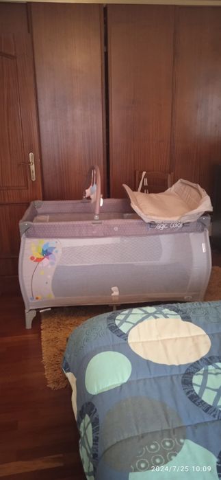 Cama de viagem com redutor e muda fraldas