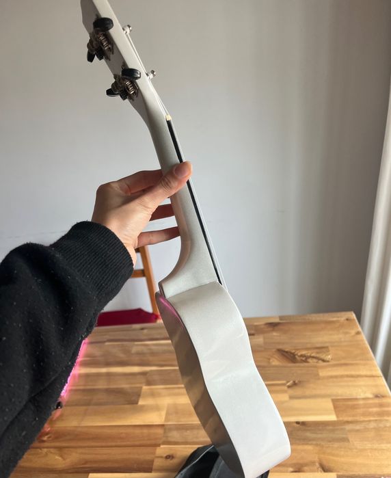 Ukulele Stagg com capa novo