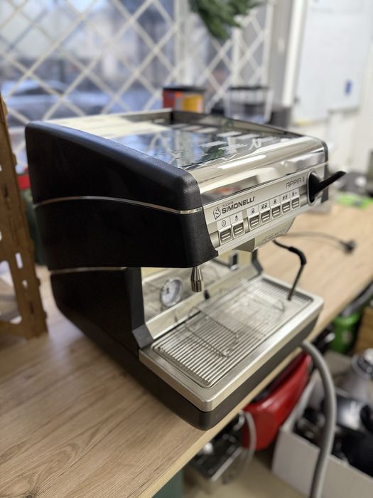 Профессиональная кофемашина Nuova Simonelli Appia 2