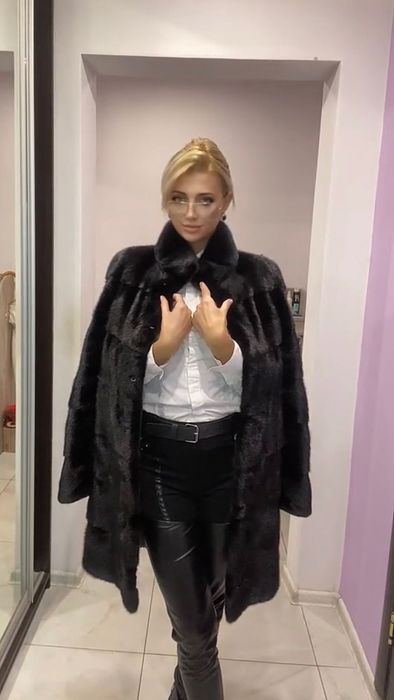 Норкова шубка чорна