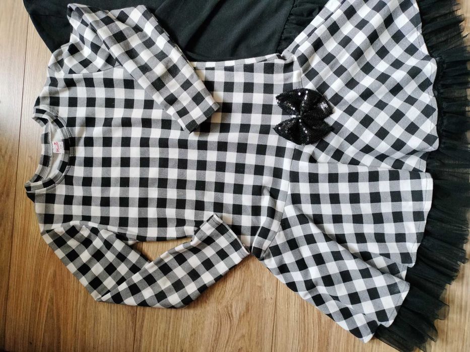 Sukienka w kratkę z falbanką 140 plus gratis druga