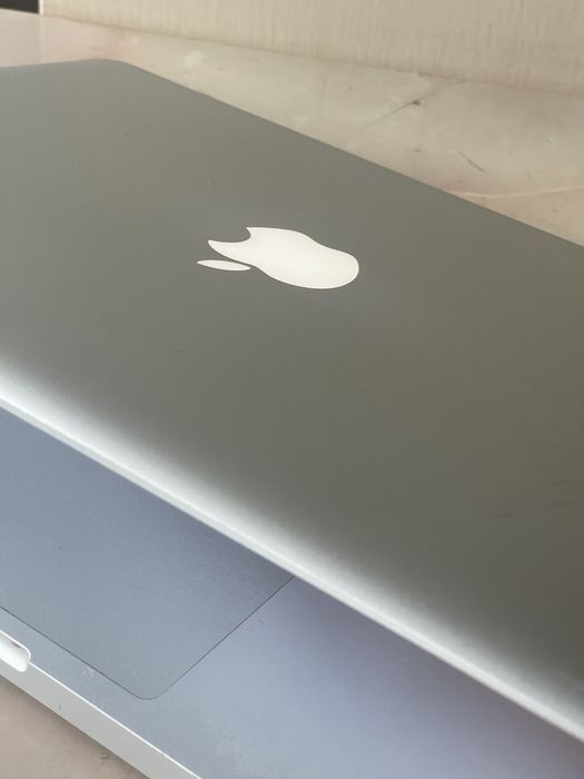 Macbook pro 13,  2011