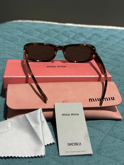 Oculos de sol com caixa