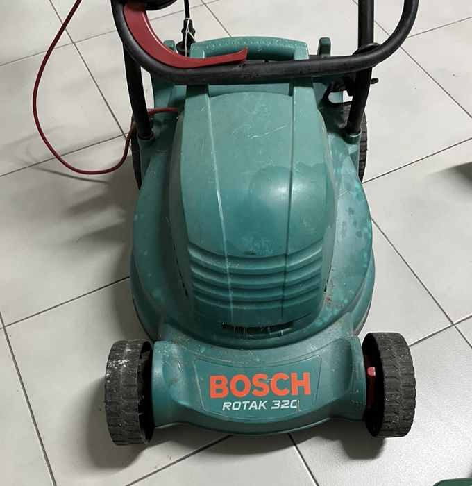 Corta relvas (conjunto: dois corta relva + 2 aparadores)