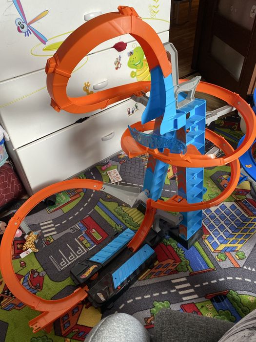 Mattel Hot Wheels, Wieża Podniebne Kraksy Zestaw