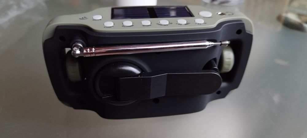 Radio ładowanie słoneczne bateryjne oraz na korbkę FM Maginon NR-30