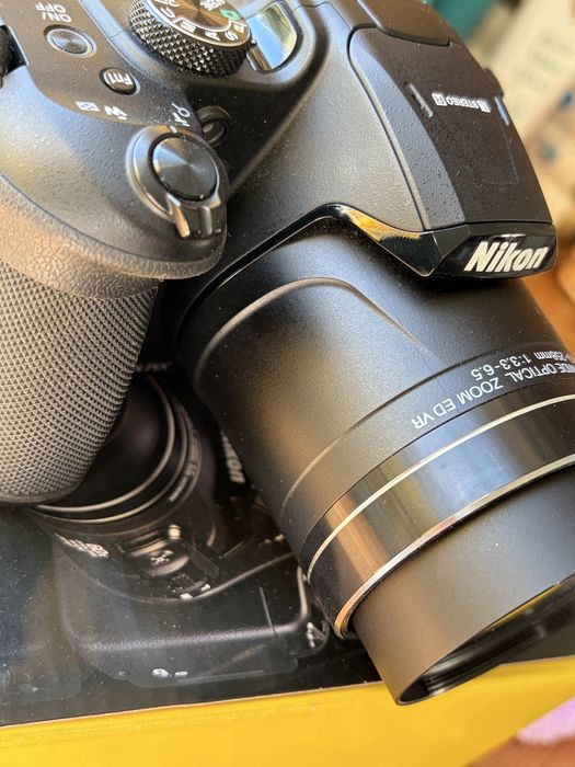 Nikon Coolprix  B700