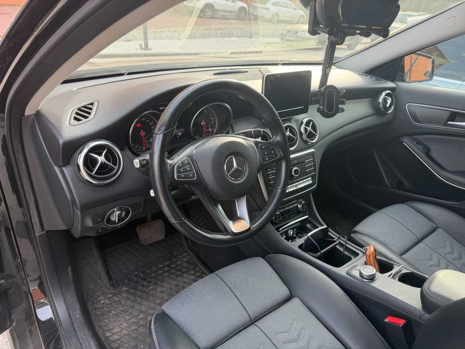 Mercedes GLA 180 2018r. przebieg 65tyś km.