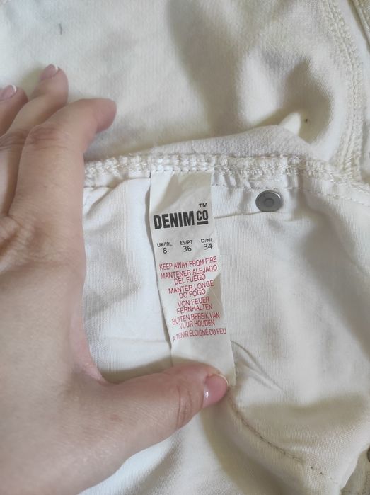 Джинсові шорти з квітковим принтом