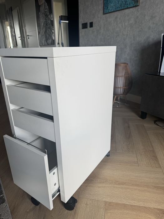 Ikea MICKE szafka na kolkach