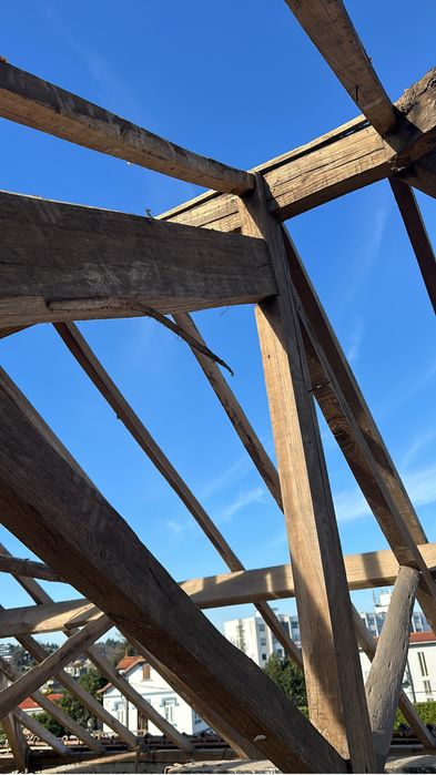 Recuperacao de telhados e aplicacao de novos