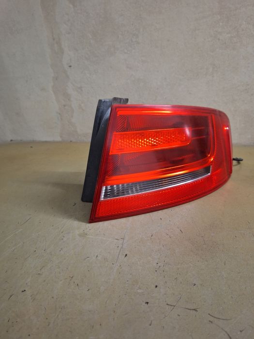 Lampa tylna prawa  udi a4 b8 sedan