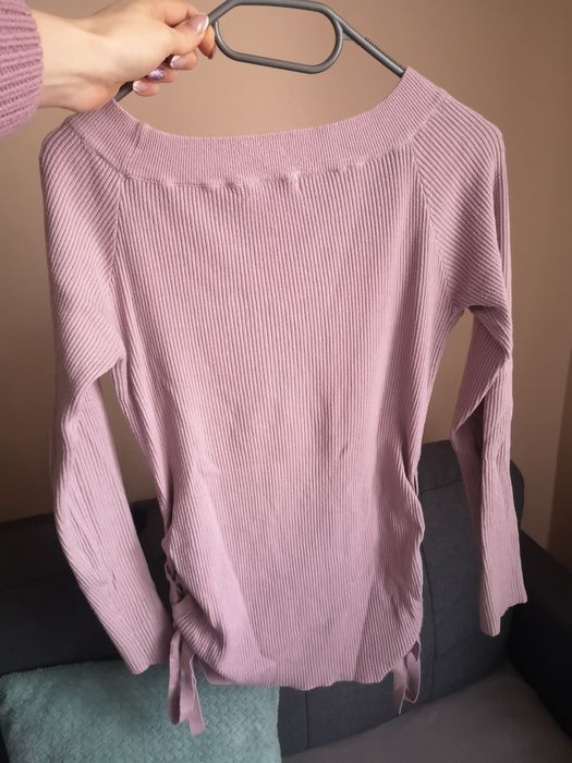 Sweterek z wiązaniem prążek