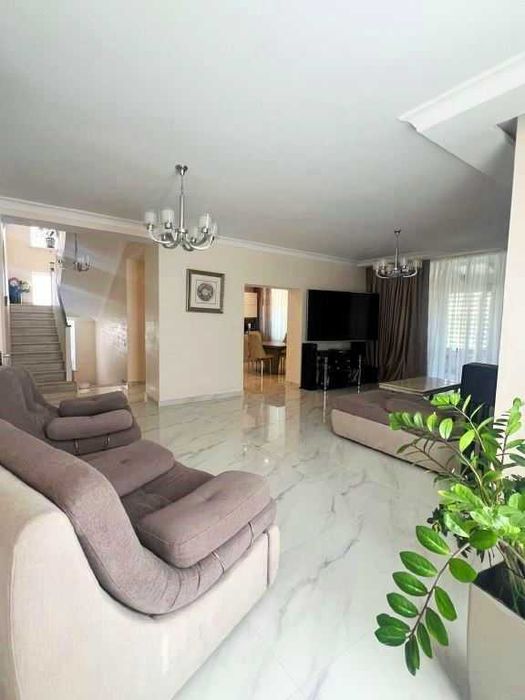 Новый 2-х этажный дом со всеми коммуникациями и с ремонтом в Лесках!