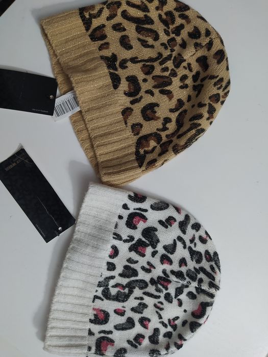 Gorros novos com etiqueta