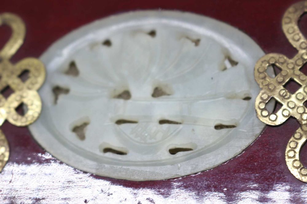 Caixa Chinesa Guarda Joias com Embutidos em Jade e Latão