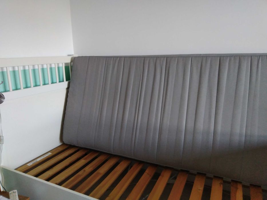 Cama solteiro impecável