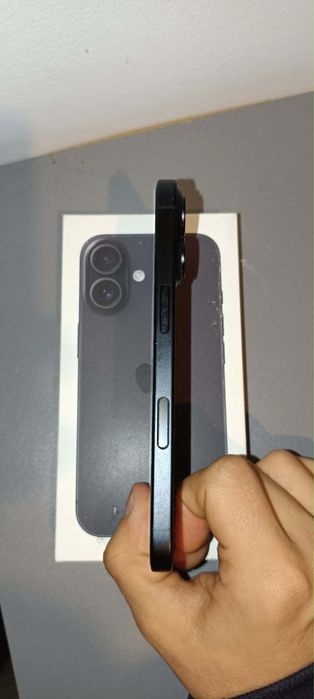 Iphone 16 black 128gb(etui,power bank magsafe)