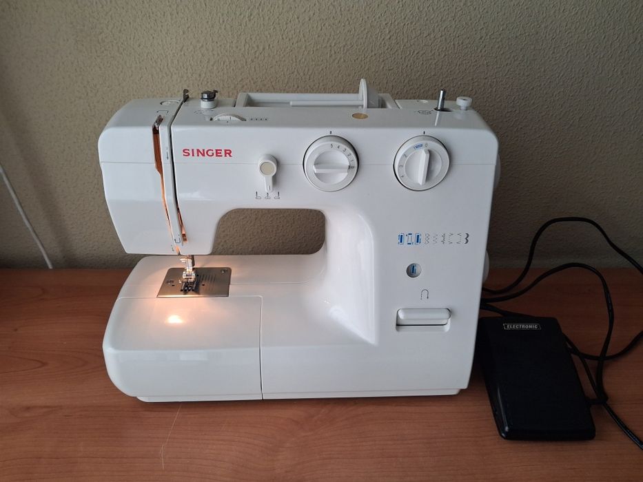 Máquina de costura elétrica