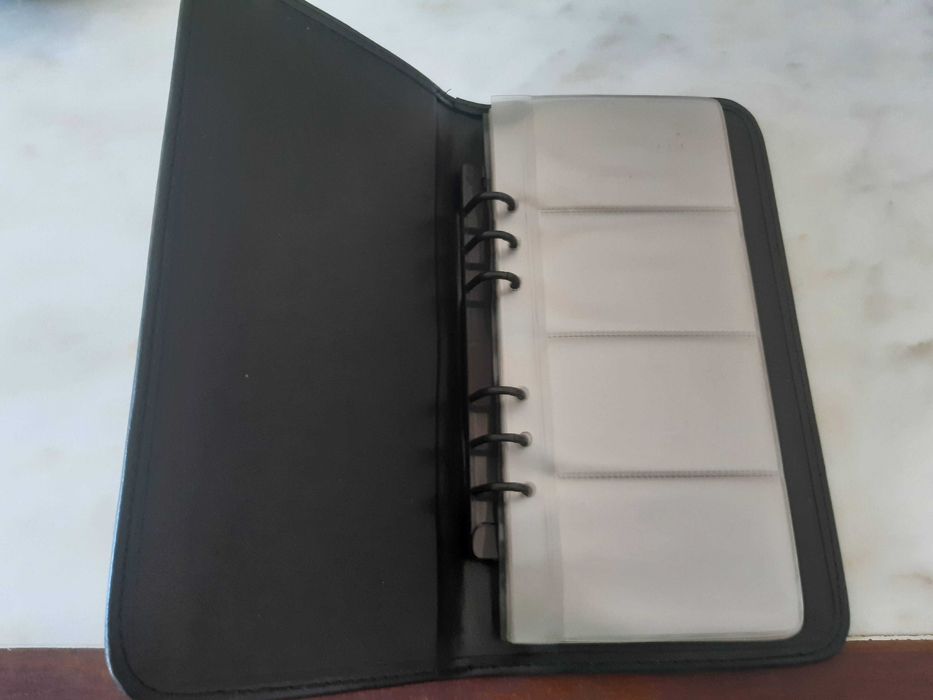 Porta cartões para maximo de 80 cartões, como novo