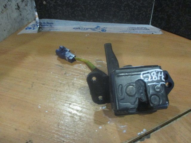 Fechadura / fecho da mala TOYOTA Yaris (_P9_)