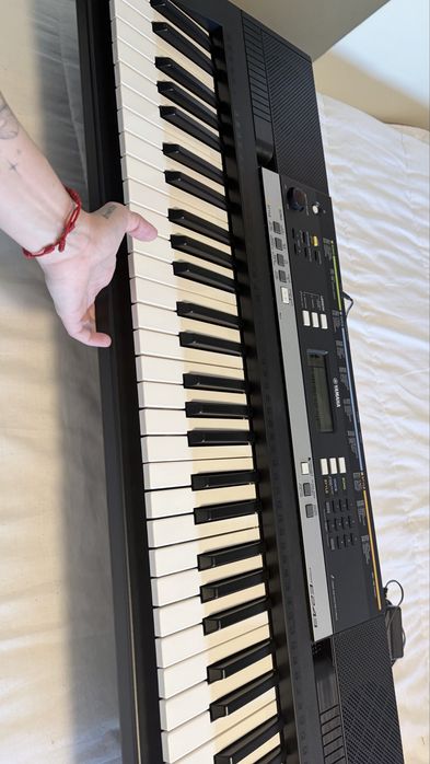 Piano Yamaha PSR-E243