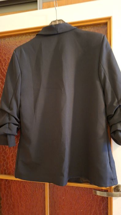 Marynarka z drapowanymi rekawami Wlochy Nowa czarna