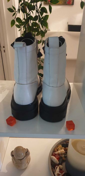 Botas brancas 37