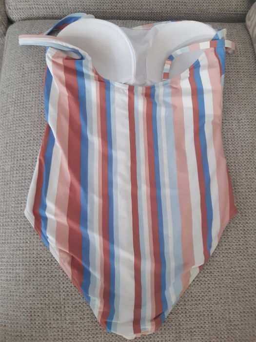 TRIUMPH  - Kostium kąpielowy jednoczęściowy. Rozmiar 42/C