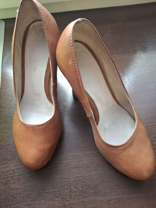 Damskie buty na obcasie , skórzane. 37