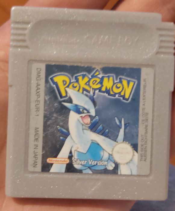 Pokémon silver gameboy.