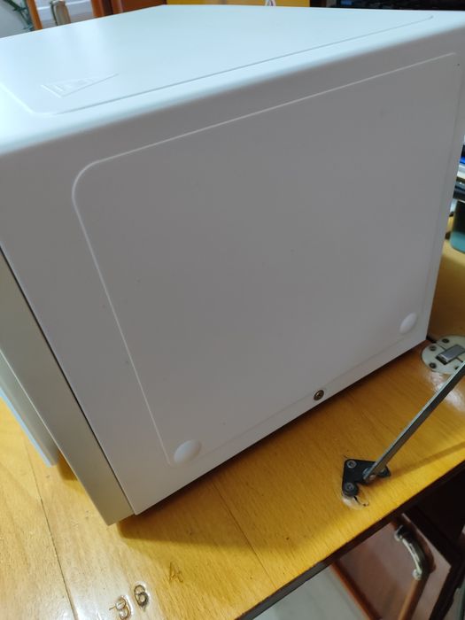 Продам микроволновку под ремонт/ на запчасти