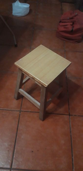 Banco Pequeno em Madeira