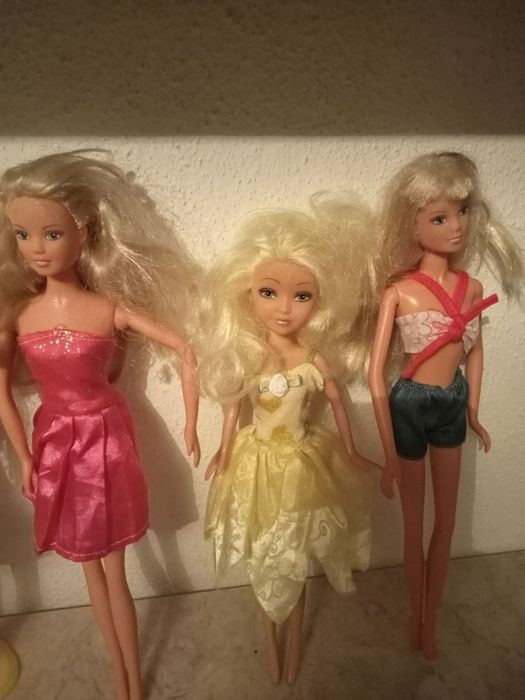 Bonecas diversas