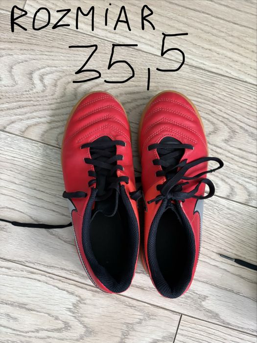 Buty piłkarskie korki lanki i halówki stan bdb
