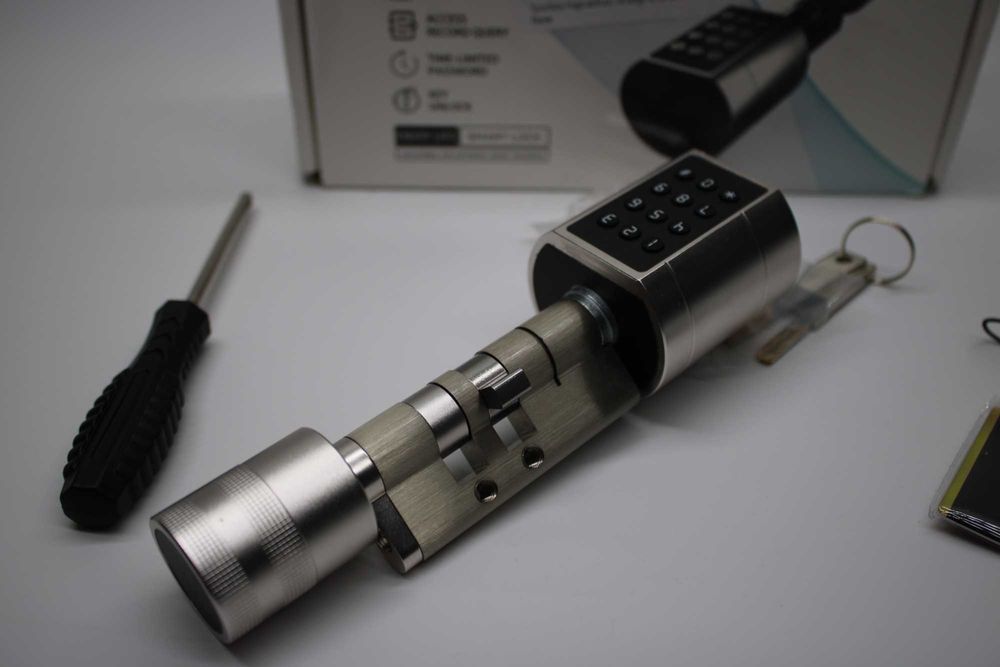 Zamek do drzwi Anweller 70 na odcisk palca 65-90 mm, 2 karty RFID