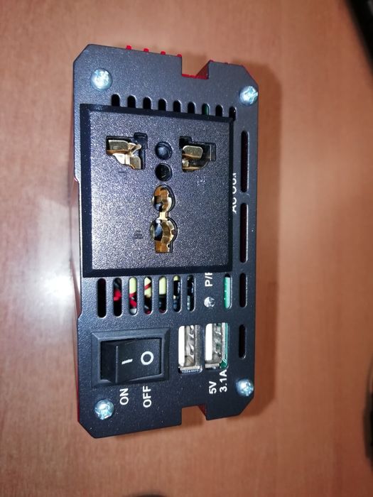 Інвертор 12V-220V