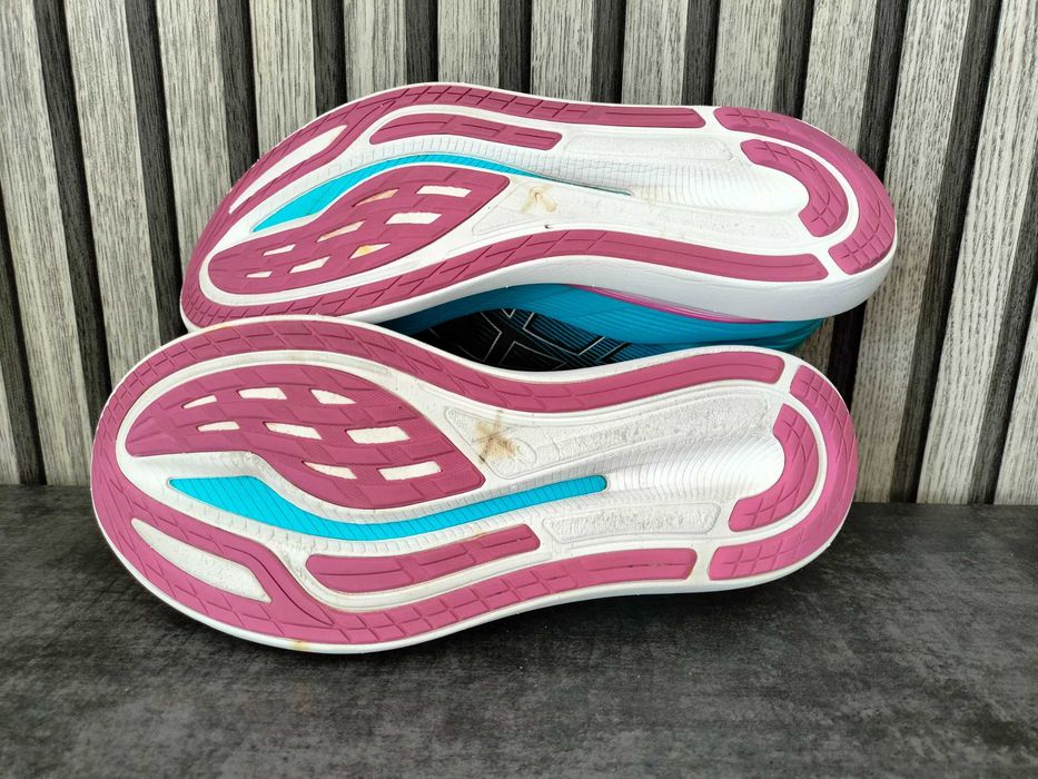 Бігові кросівки asics glideride 2. розмір 40,5