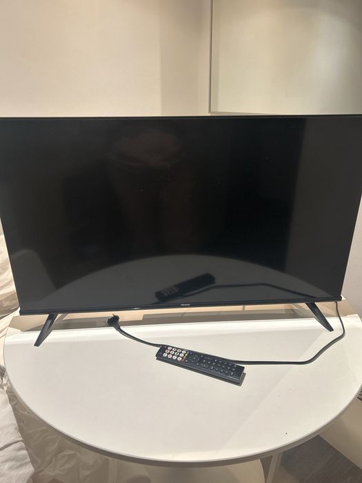 TV Hisense LED com comando – Excelente estado
