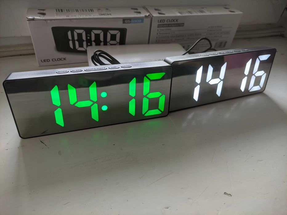 Годинник електронний настільний з LED, термометром, будильником. Часы