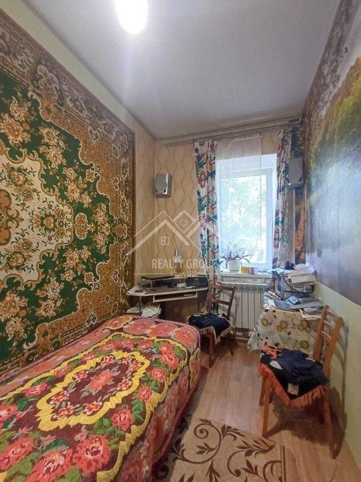Продаж будинку в Ц-м районі з меблями .